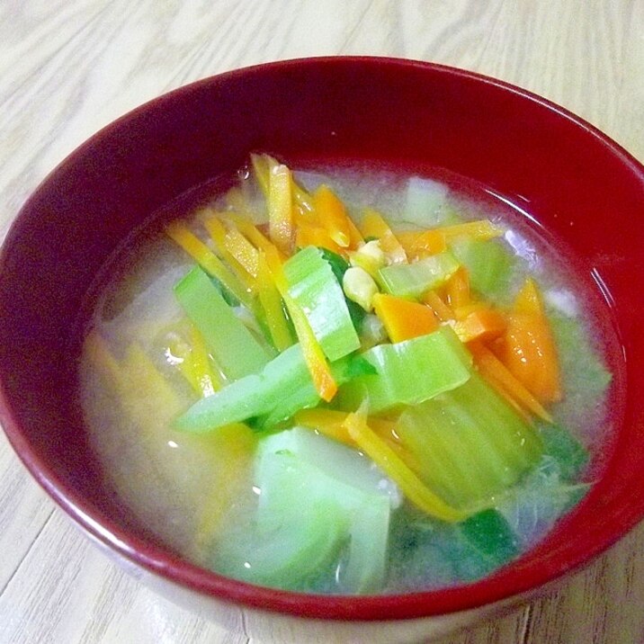 *チンゲンサイとにんじんのみそ汁*